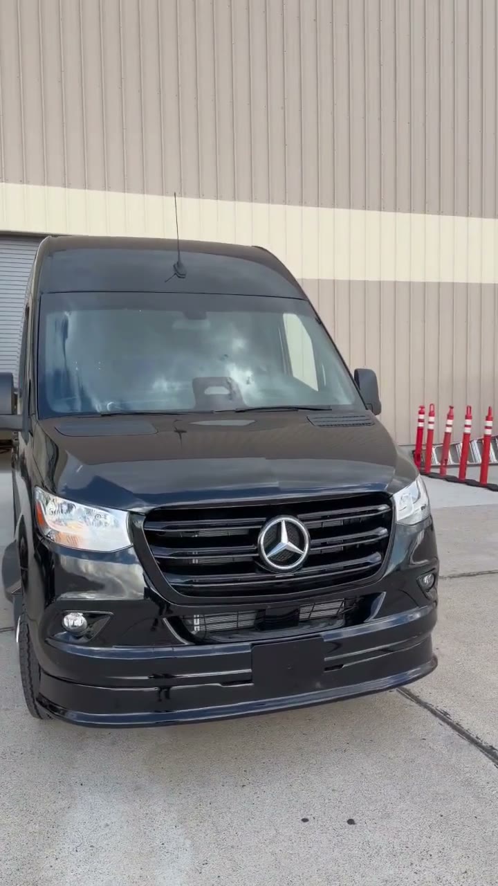 犯罪　フラッグ255　North Lake Sprinter Executive Black Sprinter Rental | Scottsdale Sprinters
